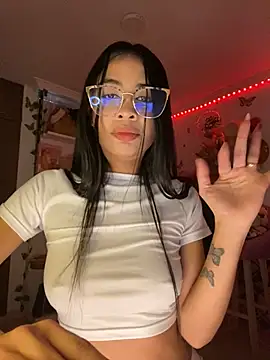 Snapshot of lina_pink chatting on February 2025 08:07:02 PM lina pink online show from February 2025 08:07:02 PM