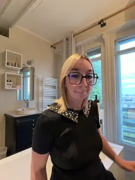 Snapshot of Giuliana_baby chatting on June 2026 07:57:02 PM Giuliana baby online show from June 2026 07:57:02 PM