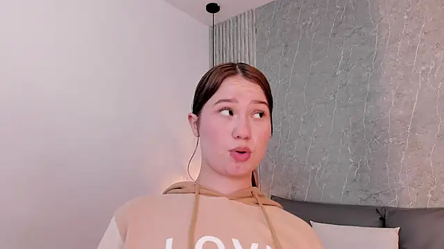 Roxie-Summers11 online show from December 2024 06:05:02 PM