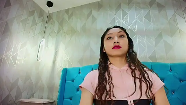 MadelineDoll online show from May 2026 04:59:01 PM