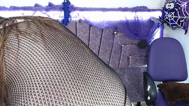 Penelope Fox14 online show from October 2025 01:23:04 PM