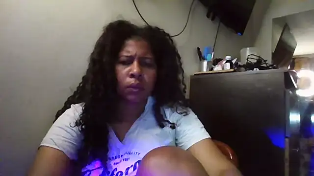 Ivon-09 online show from November 2025 11:42:02 AM