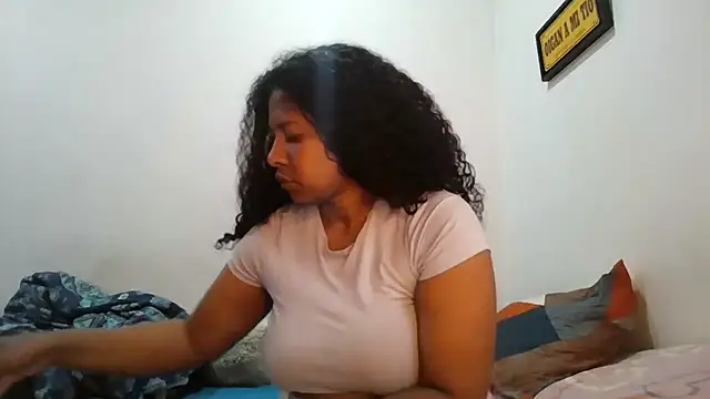 Ivon-09 online show from December 2025 11:26:02 AM