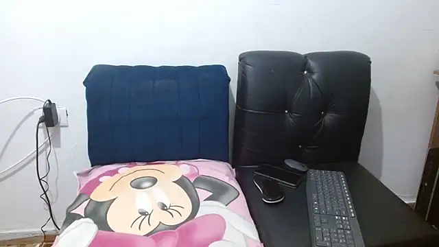 Snapshot of charlotte_slut chatting on November 2025 06:27:01 AM charlotte slut online show from November 2025 06:27:01 AM