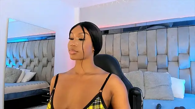 ChaynnaCooper online show from February 2025 12:00:02 PM