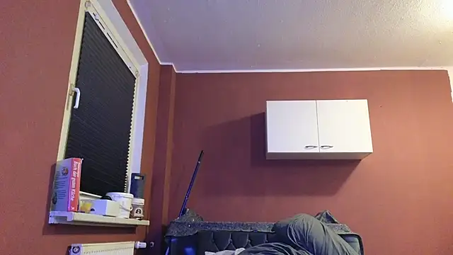 Snapshot of Henner33 chatting on January 2025 07:43:01 PM Henner33 online show from January 2025 07:43:01 PM