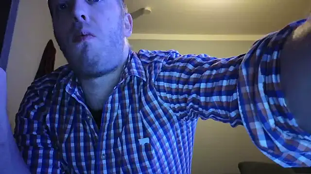 Snapshot of Henner33 chatting on January 2025 06:23:01 PM Henner33 online show from January 2025 06:23:01 PM