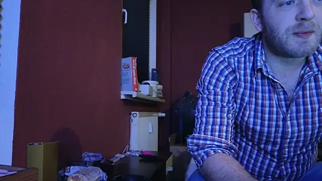 Snapshot of Henner33 chatting on January 2025 08:26:02 PM Henner33 online show from January 2025 08:26:02 PM