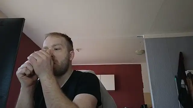 Snapshot of Henner33 chatting on March 2026 11:05:02 AM Henner33 online show from March 2026 11:05:02 AM