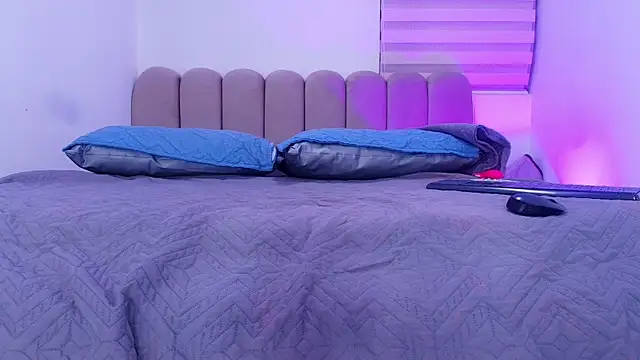 nicol f online show from April 2026 03:17:01 AM