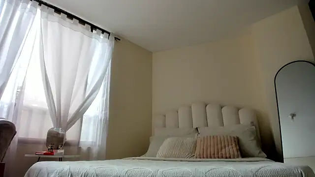 Snapshot of evely_coelloo chatting on November 2025 05:46:02 PM evely coelloo online show from November 2025 05:46:02 PM