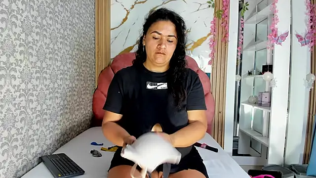 valeria rivera1 online show from April 2026 07:03:01 PM