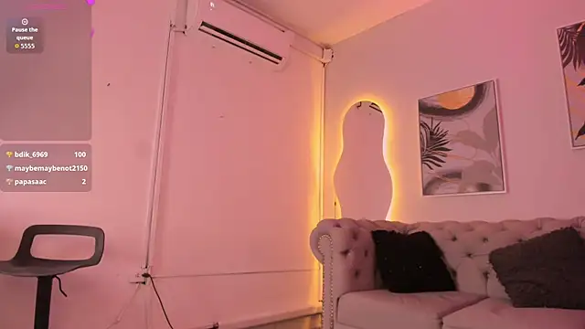 Isa Little Star online show from October 2025 09:10:01 AM