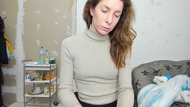 Snapshot of YourSuperModel chatting on December 2024 05:42:01 AM YourSuperModel online show from December 2024 05:42:01 AM