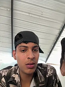 ValenSuarez25 online show from June 2026 07:11:01 PM