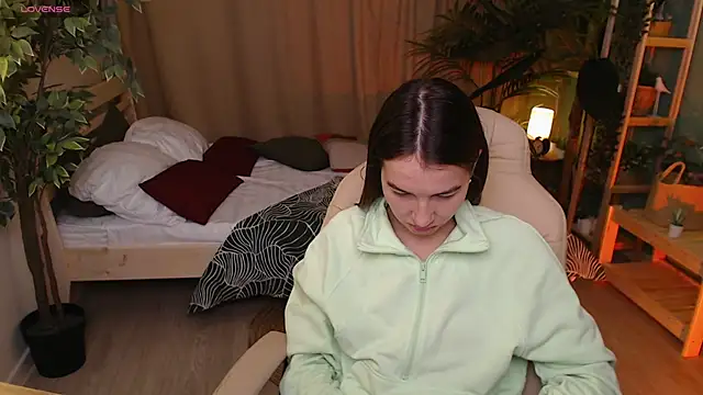 Bellla Haddid online show from November 2025 01:39:02 AM