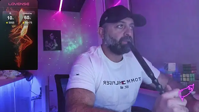 Snapshot of MAGABEAR077 chatting on November 2025 07:37:01 PM MAGABEAR077 online show from November 2025 07:37:01 PM