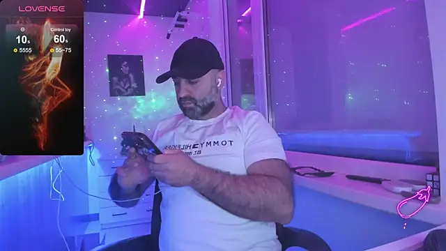 Snapshot of MAGABEAR077 chatting on November 2025 02:19:01 PM MAGABEAR077 online show from November 2025 02:19:01 PM