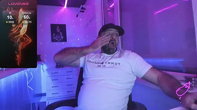 Snapshot of MAGABEAR077 chatting on November 2025 04:42:01 PM MAGABEAR077 online show from November 2025 04:42:01 PM