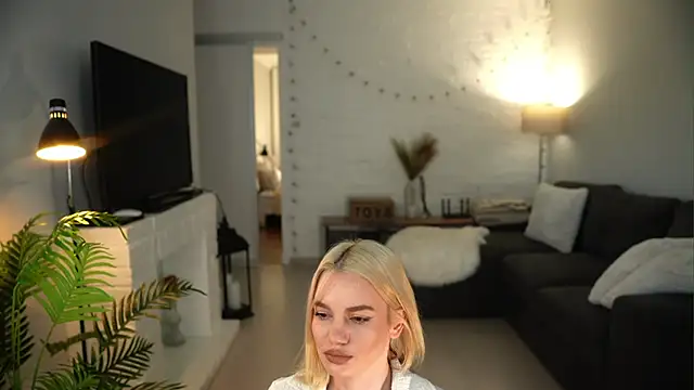 Heidi11 online show from April 2026 03:36:01 PM