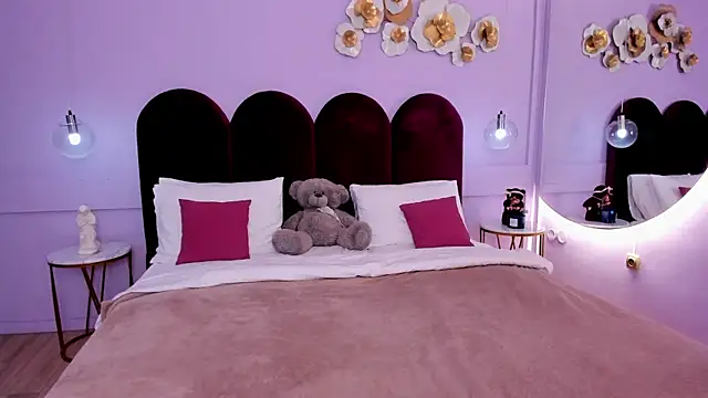 ZaraBloom online show from March 2025 03:31:02 PM