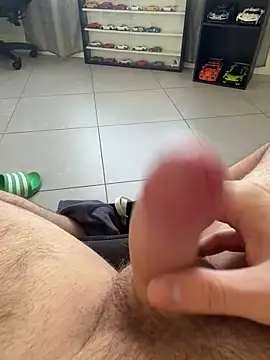 Snapshot of tiou72 chatting on November 2025 11:42:01 AM tiou72 online show from November 2025 11:42:01 AM