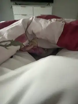 Snapshot of tiou72 chatting on February 2026 08:33:01 AM tiou72 online show from February 2026 08:33:01 AM