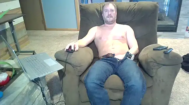 Snapshot of Bretto18 chatting on January 2025 08:44:01 PM Bretto18 online show from January 2025 08:44:01 PM