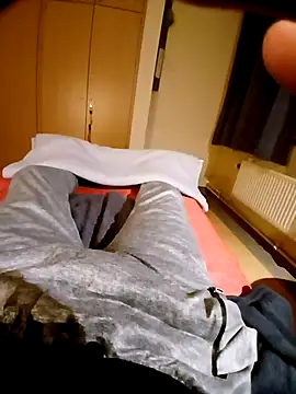 pascalino100 online show from April 2026 07:00:01 PM