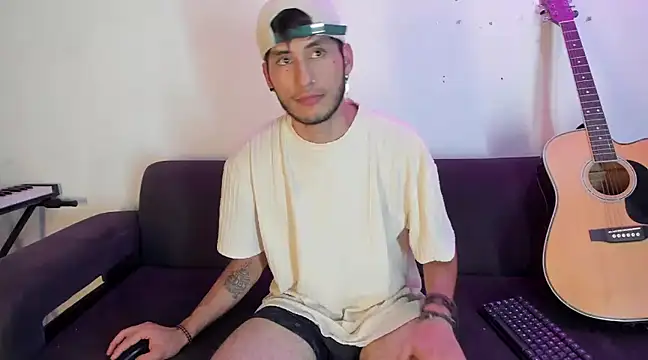 Henrikk senn online show from December 2024 02:32:01 AM