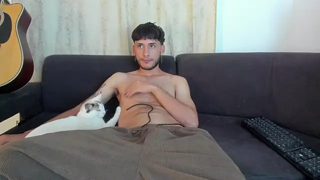 Henrikk senn online show from September 2025 05:17:02 AM