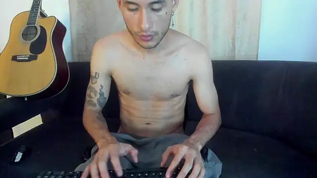 Henrikk senn online show from October 2025 03:21:02 AM