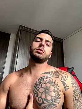 Snapshot of thomas_gun chatting on December 2024 04:06:01 PM thomas gun online show from December 2024 04:06:01 PM