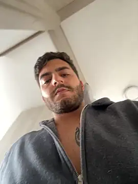 Snapshot of thomas_gun chatting on October 2025 08:04:02 PM thomas gun online show from October 2025 08:04:02 PM