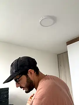 Snapshot of thomas_gun chatting on December 2025 03:41:01 PM thomas gun online show from December 2025 03:41:01 PM