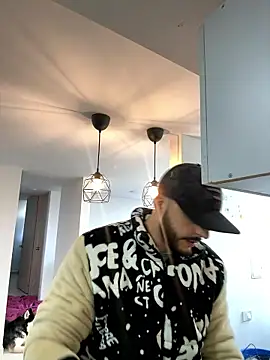 Snapshot of thomas_gun chatting on January 2026 09:42:01 PM thomas gun online show from January 2026 09:42:01 PM