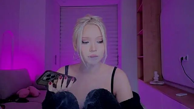 Snapshot of RileyMee chatting on November 2025 12:32:01 AM RileyMee online show from November 2025 12:32:01 AM