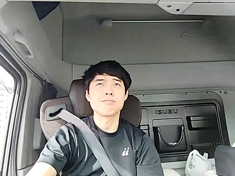 whitebriefboy online show from April 2026 11:24:01 PM