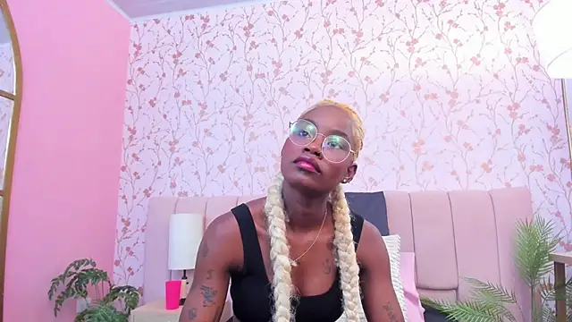 amber-hill online show from November 2025 07:15:01 PM