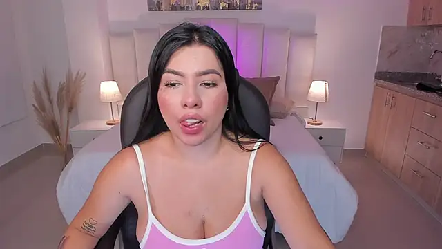 Snapshot of naomii_campbell_ chatting on November 2025 02:41:02 PM naomii campbell online show from November 2025 02:41:02 PM