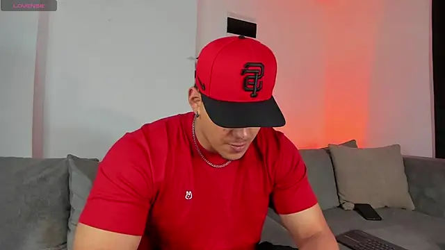 Snapshot of lucasanto_ chatting on December 2024 04:06:02 AM lucasanto online show from December 2024 04:06:02 AM