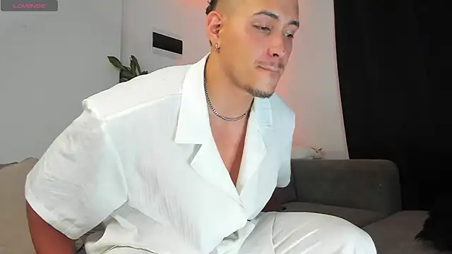 Snapshot of lucasanto_ chatting on March 2025 04:10:01 AM lucasanto online show from March 2025 04:10:01 AM