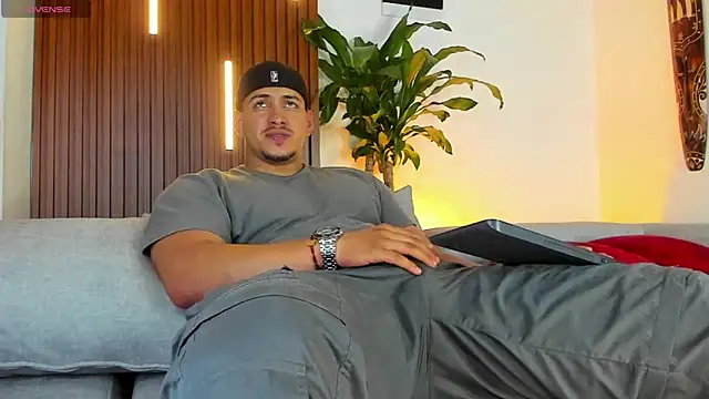 Snapshot of lucasanto_ chatting on November 2025 01:38:01 AM lucasanto online show from November 2025 01:38:01 AM