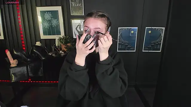 Lily Moonlight online show from December 2024 06:32:01 AM