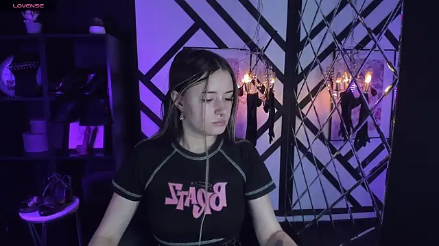 Lily Moonlight online show from January 2025 07:28:01 AM