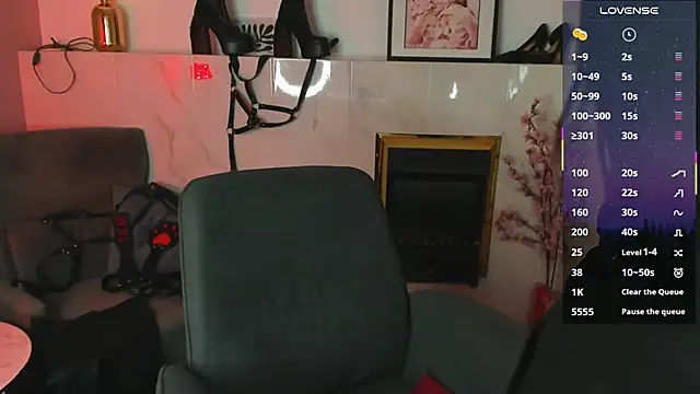 Lily Moonlight online show from April 2026 02:23:01 PM