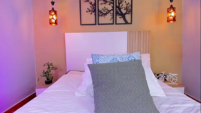 Snapshot of CamilleLynn chatting on December 2024 05:49:02 AM CamilleLynn online show from December 2024 05:49:02 AM