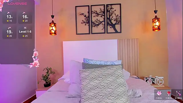 Snapshot of CamilleLynn chatting on December 2024 04:09:02 AM CamilleLynn online show from December 2024 04:09:02 AM