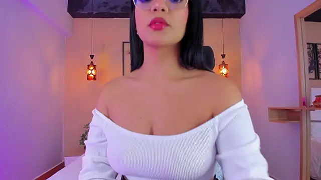 Snapshot of CamilleLynn chatting on January 2025 03:37:01 AM CamilleLynn online show from January 2025 03:37:01 AM