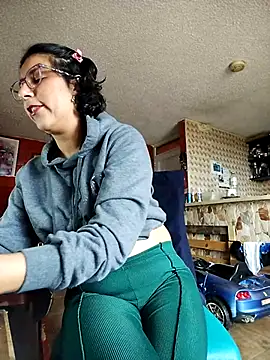 Im Alma  online show from March 2025 08:25:01 PM